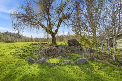 Tiny photo for 10060 Butte Falls Highway, Eagle Point, OR 97524 (MLS # 220220102)