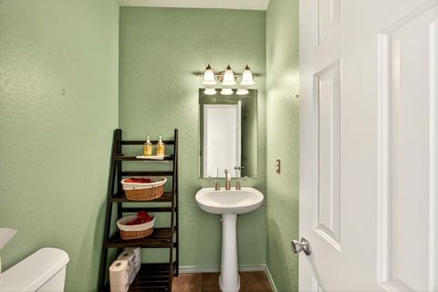 Tiny photo for 10060 Butte Falls Highway, Eagle Point, OR 97524 (MLS # 220220102)