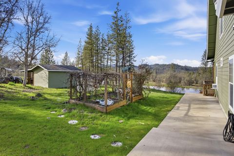 Tiny photo for 10060 Butte Falls Highway, Eagle Point, OR 97524 (MLS # 220220102)