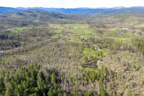 Tiny photo for 10060 Butte Falls Highway, Eagle Point, OR 97524 (MLS # 220220102)