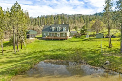 Tiny photo for 10060 Butte Falls Highway, Eagle Point, OR 97524 (MLS # 220220102)