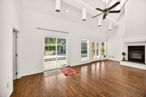 Tiny photo for 10060 Butte Falls Highway, Eagle Point, OR 97524 (MLS # 220220102)