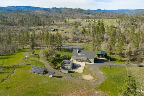 Tiny photo for 10060 Butte Falls Highway, Eagle Point, OR 97524 (MLS # 220220102)