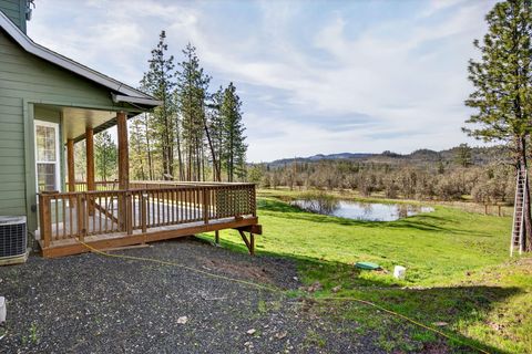 Tiny photo for 10060 Butte Falls Highway, Eagle Point, OR 97524 (MLS # 220220102)