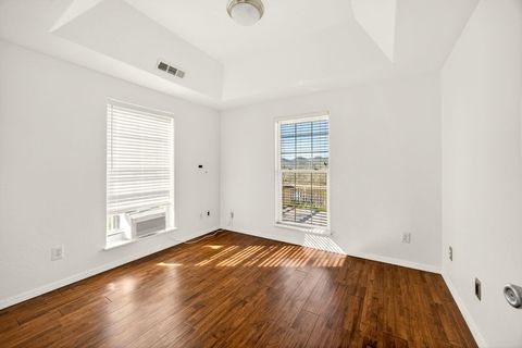 Tiny photo for 10060 Butte Falls Highway, Eagle Point, OR 97524 (MLS # 220220102)