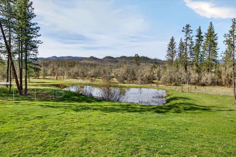 Tiny photo for 10060 Butte Falls Highway, Eagle Point, OR 97524 (MLS # 220220102)