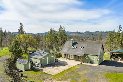Tiny photo for 10060 Butte Falls Highway, Eagle Point, OR 97524 (MLS # 220220102)