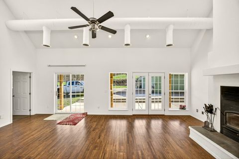 Tiny photo for 10060 Butte Falls Highway, Eagle Point, OR 97524 (MLS # 220220102)