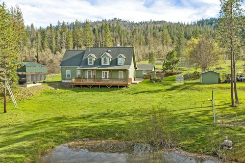 Tiny photo for 10060 Butte Falls Highway, Eagle Point, OR 97524 (MLS # 220220102)