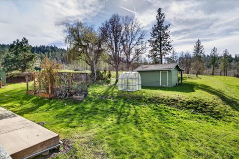 Tiny photo for 10060 Butte Falls Highway, Eagle Point, OR 97524 (MLS # 220220102)