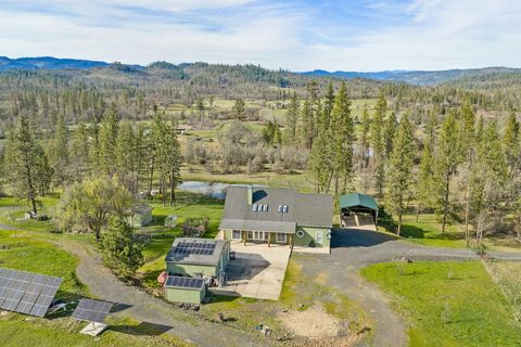 Tiny photo for 10060 Butte Falls Highway, Eagle Point, OR 97524 (MLS # 220220102)