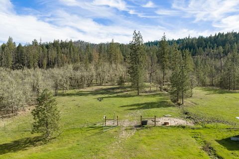 Tiny photo for 10060 Butte Falls Highway, Eagle Point, OR 97524 (MLS # 220220102)