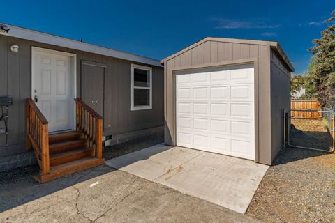 Tiny photo for 472 SE 7th Street, Madras, OR 97741 (MLS # 220220686)