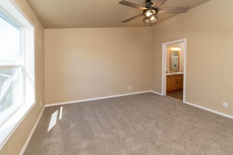 Tiny photo for 472 SE 7th Street, Madras, OR 97741 (MLS # 220220686)