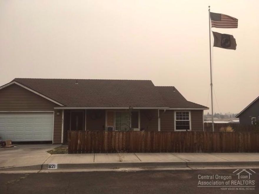 Enjoy single-level living with this nice, 3 bedroom 2 bath home! Open floor plan featuring the master bedroom separate from the other bedrooms, fully fenced backyard, and a double-car garage. New paint and laminate flooring. Great starter home, call for a showing today.