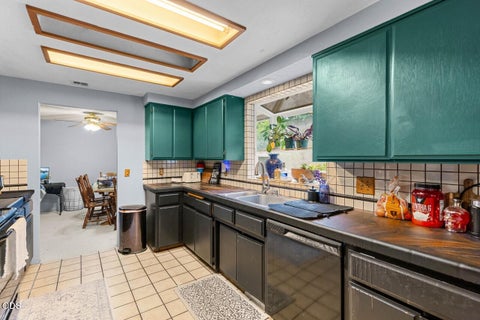 Tiny photo for 1000 La Loma Drive, Medford, OR 97504 (MLS # 220227212)