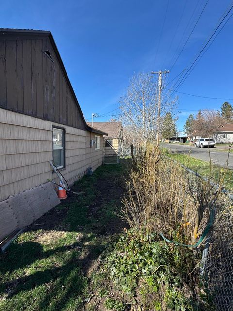 Tiny photo for 3444 Chelsea Street, Klamath Falls, OR 97601 (MLS # 220217714)