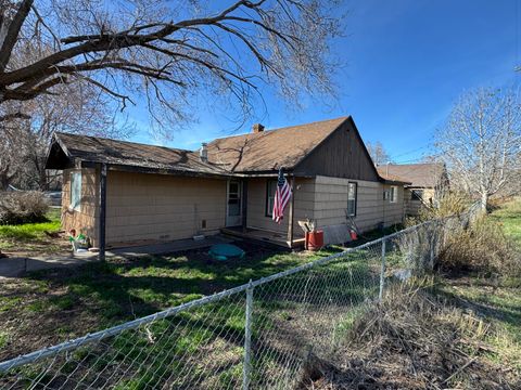 Photo of 3444 Chelsea Street, Klamath Falls, OR 97601 (MLS # 220217714)