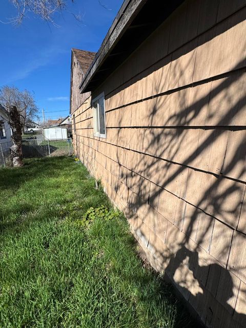 Tiny photo for 3444 Chelsea Street, Klamath Falls, OR 97601 (MLS # 220217714)