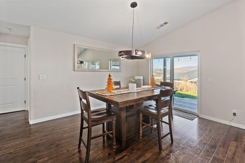 Tiny photo for 110 Linton Way, Eagle Point, OR 97524 (MLS # 220214075)