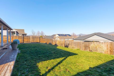 Tiny photo for 110 Linton Way, Eagle Point, OR 97524 (MLS # 220214075)