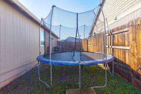 Tiny photo for 110 Linton Way, Eagle Point, OR 97524 (MLS # 220214075)