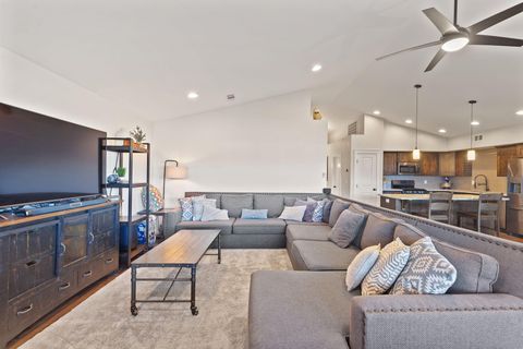 Tiny photo for 110 Linton Way, Eagle Point, OR 97524 (MLS # 220214075)