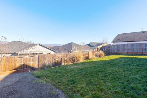 Tiny photo for 110 Linton Way, Eagle Point, OR 97524 (MLS # 220214075)