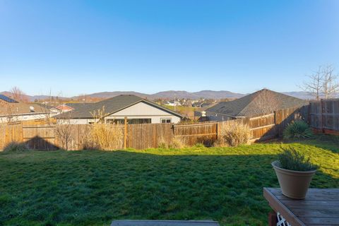 Tiny photo for 110 Linton Way, Eagle Point, OR 97524 (MLS # 220214075)