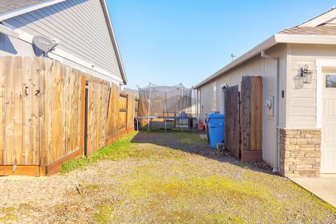 Tiny photo for 110 Linton Way, Eagle Point, OR 97524 (MLS # 220214075)