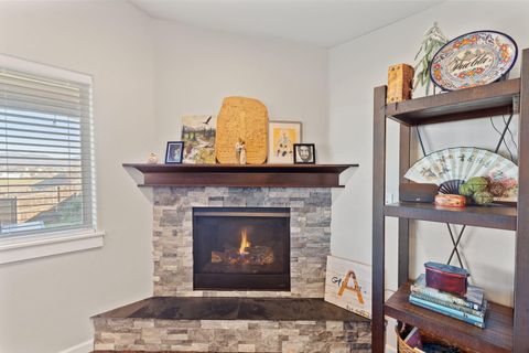 Tiny photo for 110 Linton Way, Eagle Point, OR 97524 (MLS # 220214075)