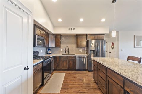 Tiny photo for 110 Linton Way, Eagle Point, OR 97524 (MLS # 220214075)