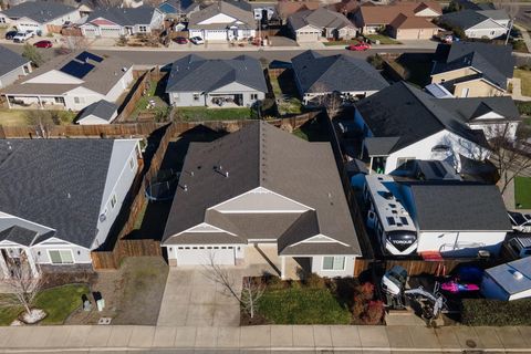 Tiny photo for 110 Linton Way, Eagle Point, OR 97524 (MLS # 220214075)