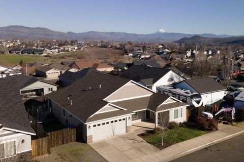 Tiny photo for 110 Linton Way, Eagle Point, OR 97524 (MLS # 220214075)