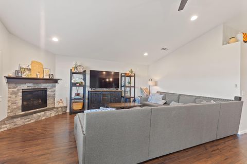 Tiny photo for 110 Linton Way, Eagle Point, OR 97524 (MLS # 220214075)