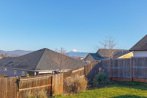 Tiny photo for 110 Linton Way, Eagle Point, OR 97524 (MLS # 220214075)