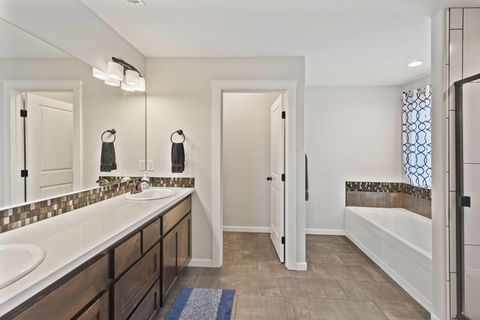 Tiny photo for 110 Linton Way, Eagle Point, OR 97524 (MLS # 220214075)