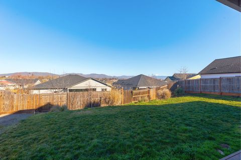 Tiny photo for 110 Linton Way, Eagle Point, OR 97524 (MLS # 220214075)