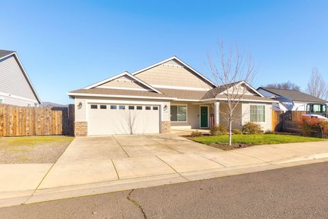 Tiny photo for 110 Linton Way, Eagle Point, OR 97524 (MLS # 220214075)