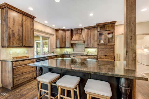 Tiny photo for 61524 Tam McArthur Loop, Bend, OR 97702 (MLS # 220226749)