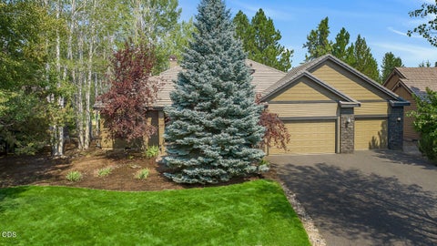 Tiny photo for 61524 Tam McArthur Loop, Bend, OR 97702 (MLS # 220226749)