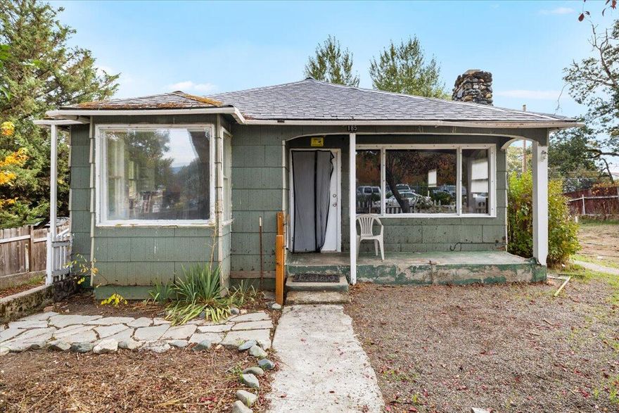 You can't beat this price — just $163,000!
A true diamond in the rough and an incredible investment opportunity. This 2-bedroom, 1-bath home sits on a spacious 0.17-acre lot and is ready for its new owners to bring their vision to life. With a little TLC, this property has amazing potential—whether you're looking to renovate, flip, or create your dream home. Don't miss out on this affordable opportunity! 

**Seller will make no repairs. Being sold as is.