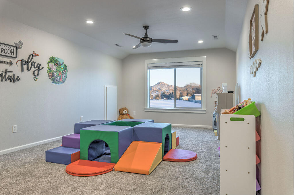 Saddle Ridge - Residential