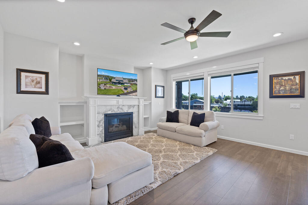 Saddle Ridge - Residential