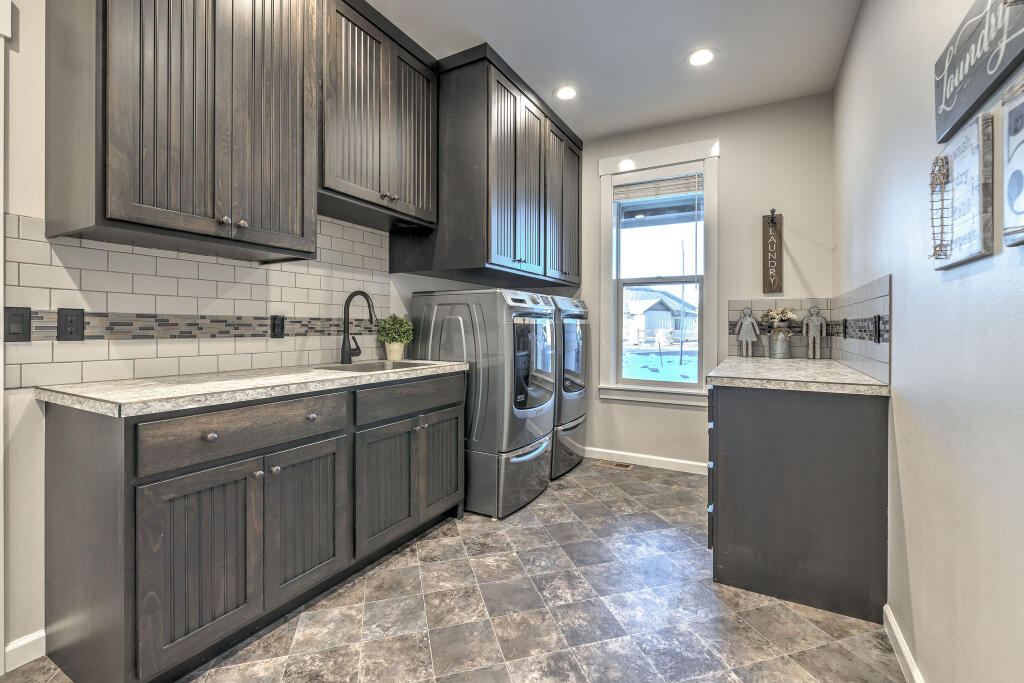 Saddle Ridge - Residential