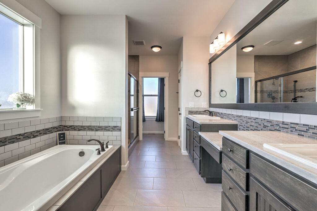 Saddle Ridge - Residential