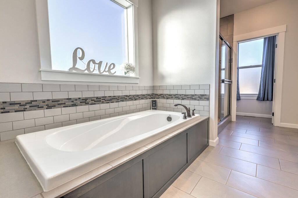 Saddle Ridge - Residential