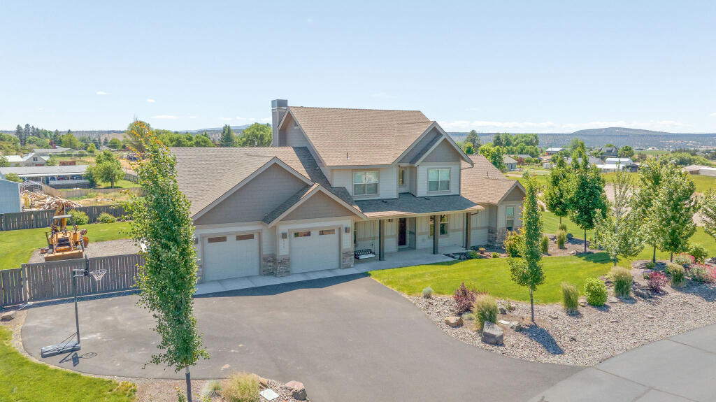 344 NW Saddle Ridge Loop