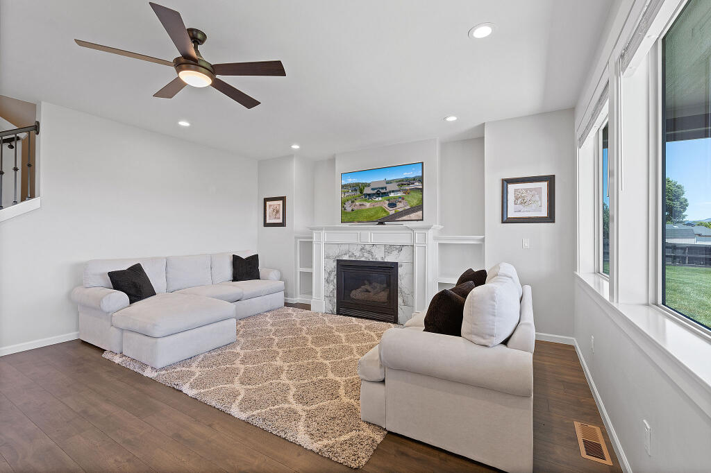 Saddle Ridge - Residential