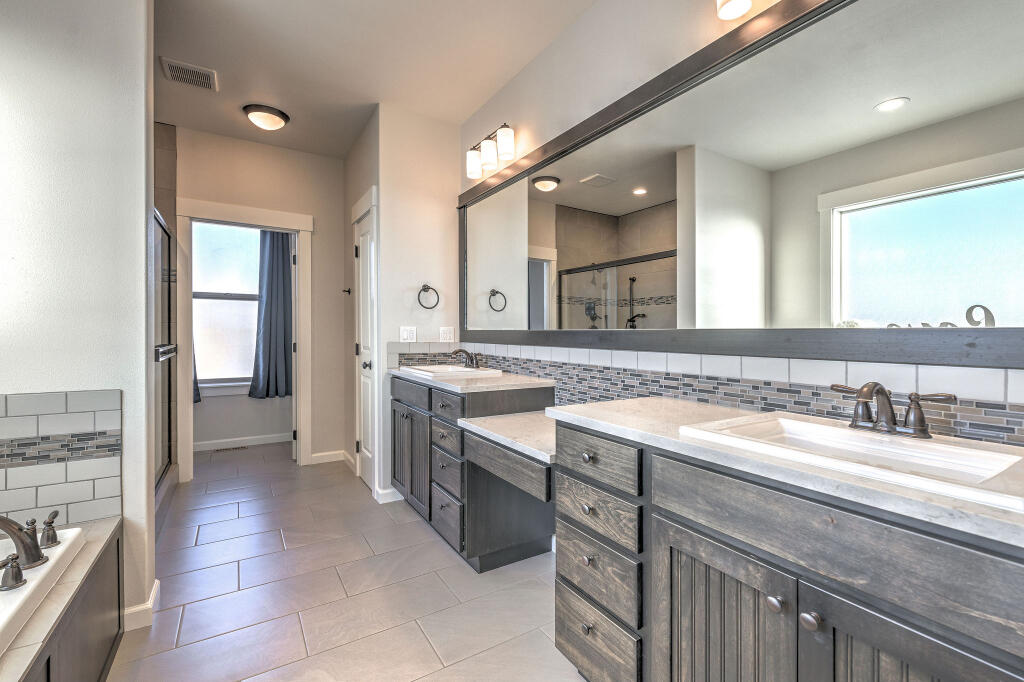 Saddle Ridge - Residential